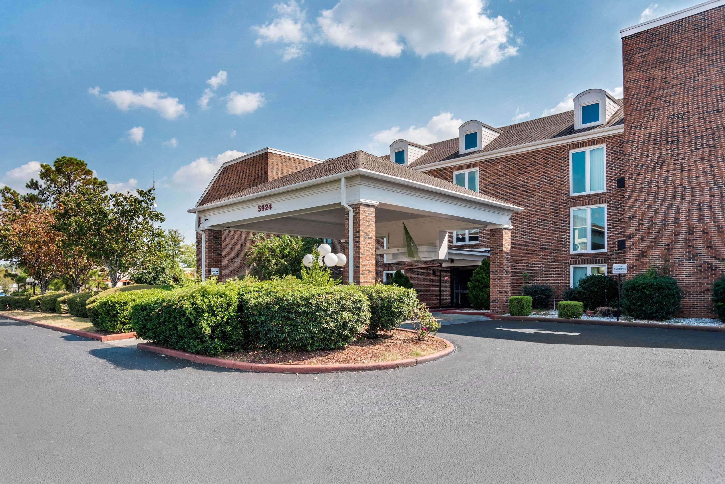 Baymont By Wyndham Montgomery Al Exterior foto