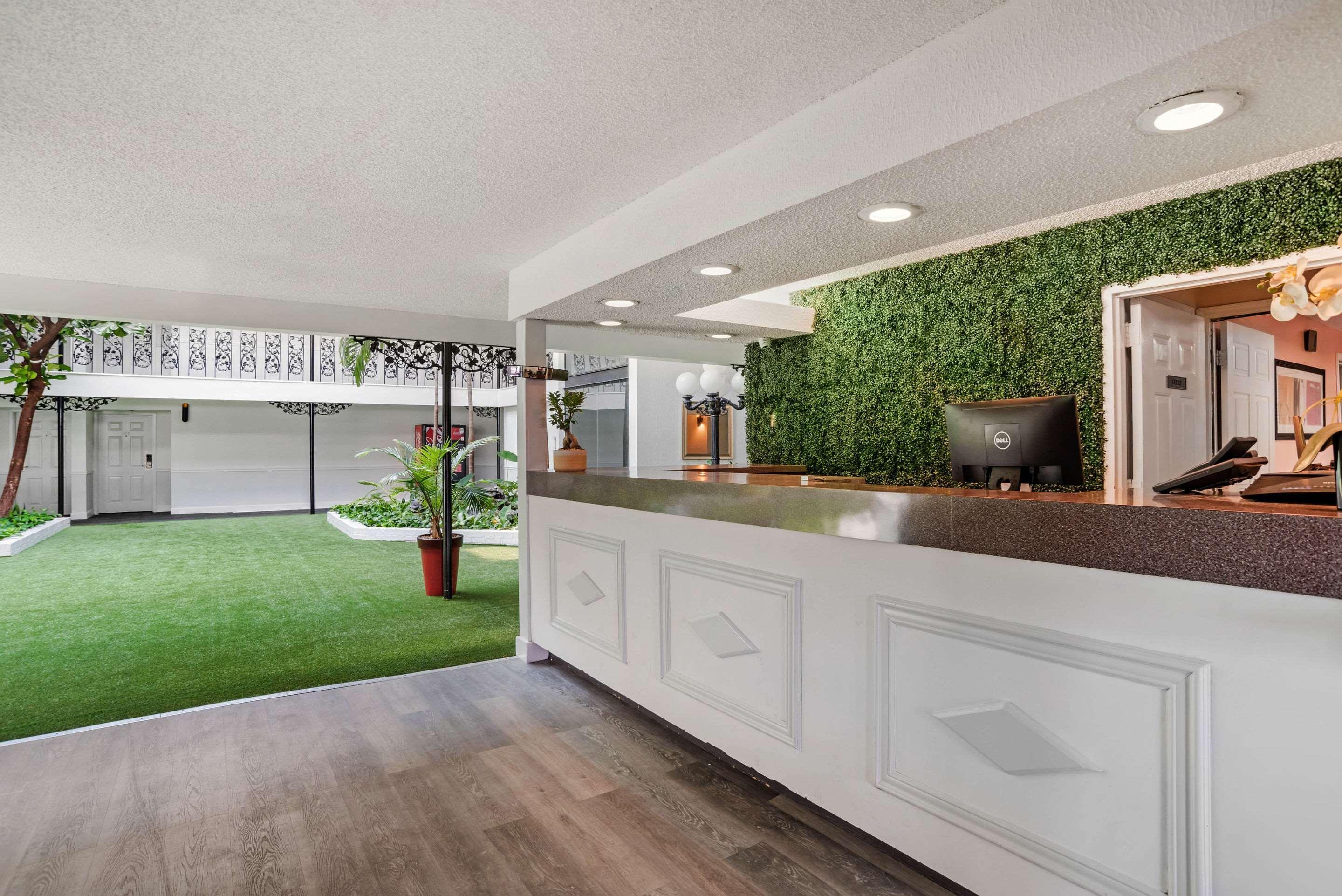 Baymont By Wyndham Montgomery Al Exterior foto