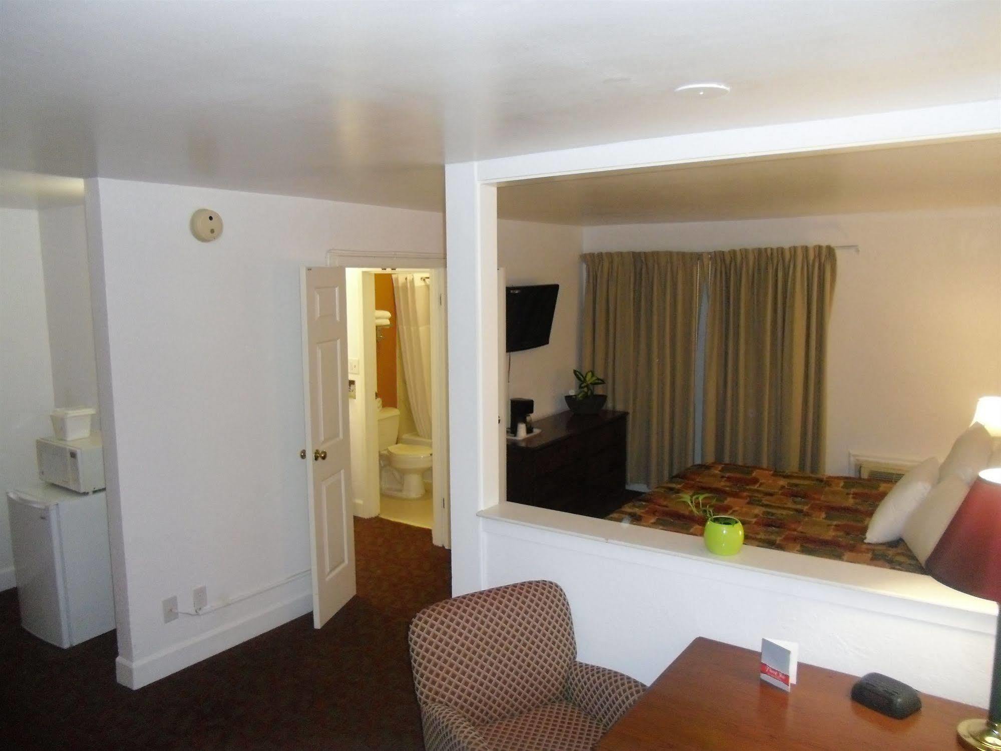 Baymont By Wyndham Montgomery Al Exterior foto