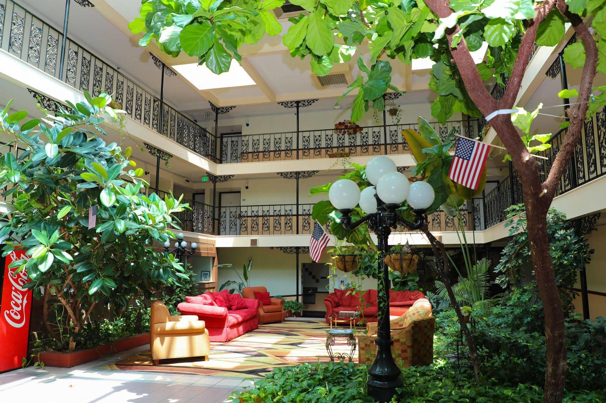 Baymont By Wyndham Montgomery Al Exterior foto