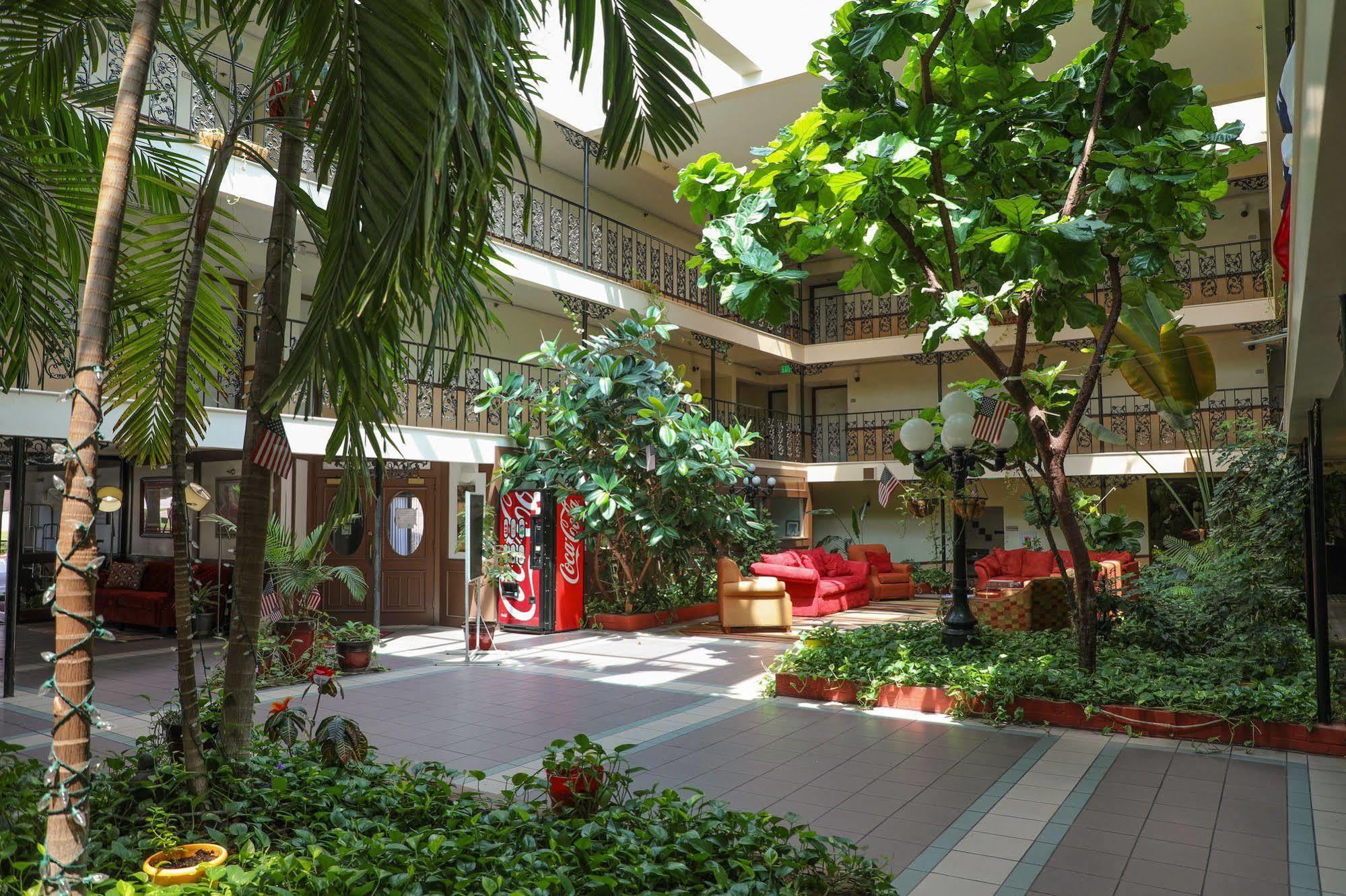 Baymont By Wyndham Montgomery Al Exterior foto